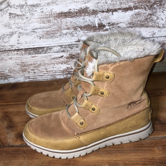 Sorel Women's Cozy Joan Boots like new tan boots size 9.5 waterproof lace boots‌ - Picture 6 of 13